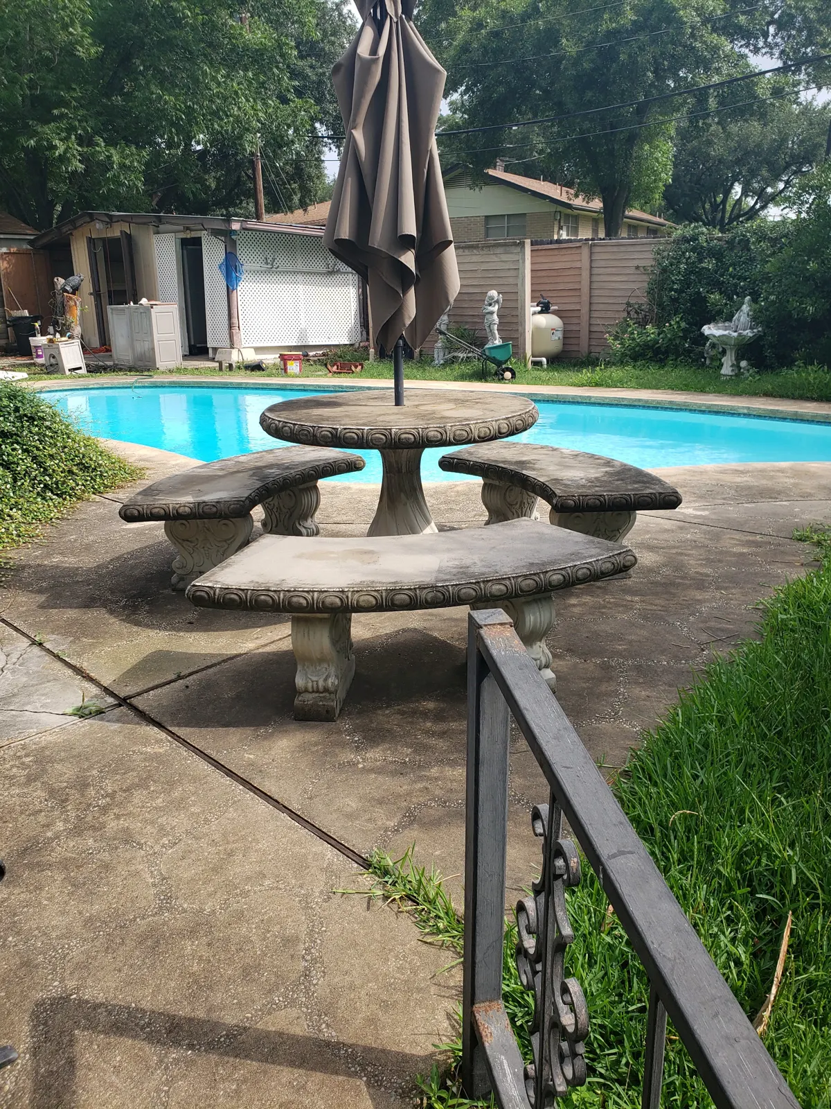 Pool deck before cleaning